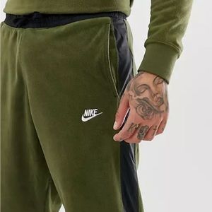 Nike Borg Joggers With Side Stripe In Green 929126-395- Mens Small